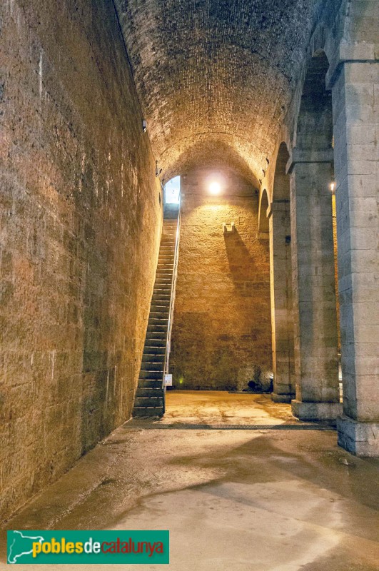 Lleida - Dipòsit del Pla de l'Aigua (Foto: <i>Ecogeo -calaix.gencat.cat-</i>, 2021) Lleida - Dipòsit del Pla de l'Aigua