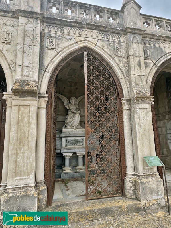 Sant Feliu de Guíxols - Cementiri. Sepulcre-capella Daniel Llagustera