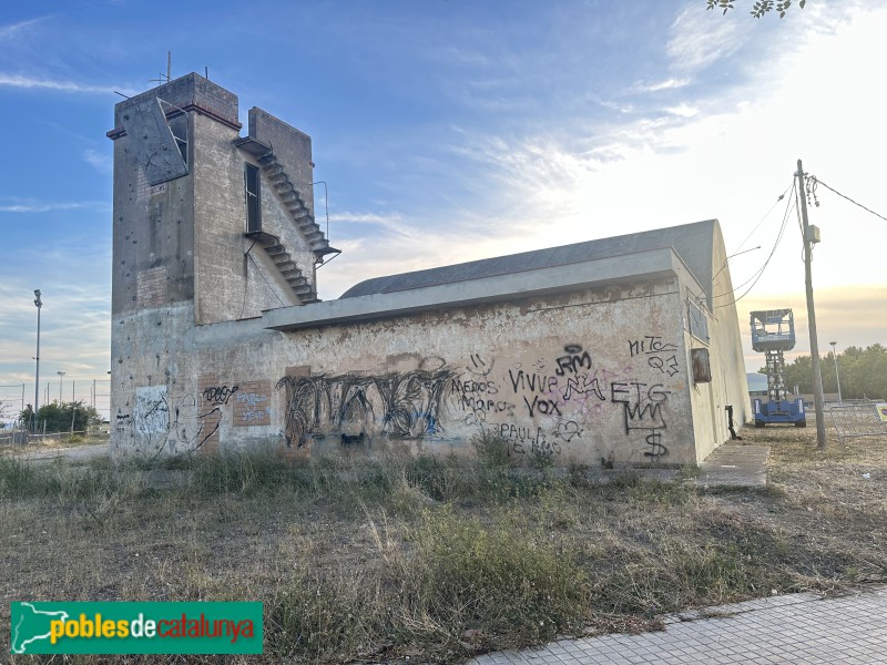 Lleida - Hangar i torre de control dels Magraners