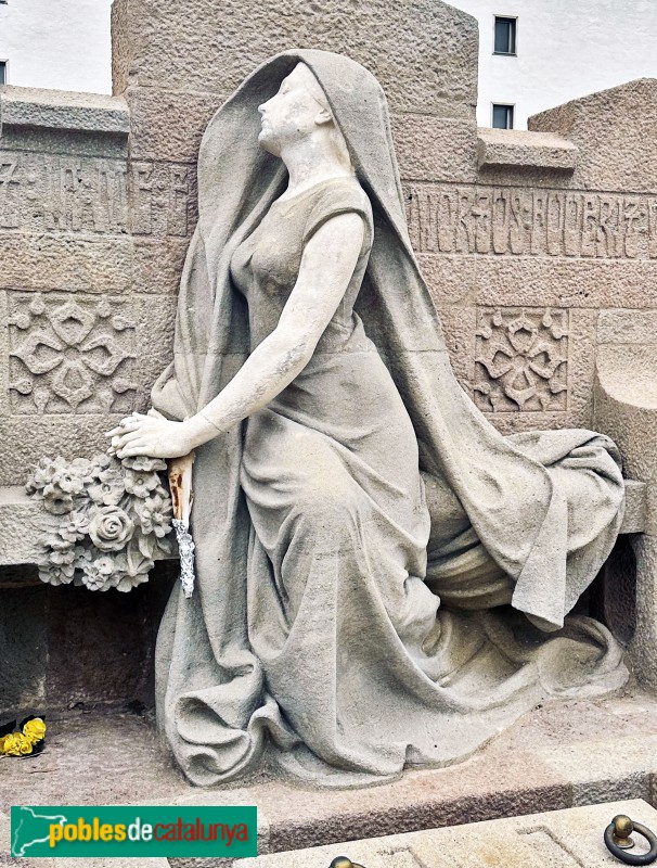 Lloret de Mar - Cementiri de Lloret. Sepulcre Pujol i Conill