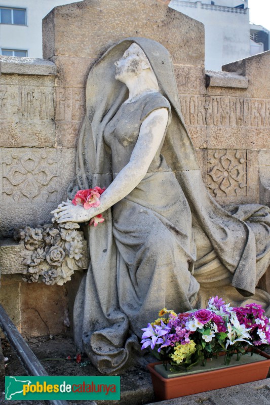 Lloret de Mar - Cementiri de Lloret. Sepulcre Pujol i Conill