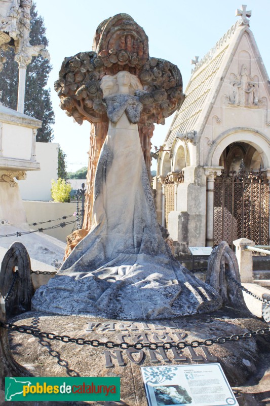 Lloret de Mar - Cementiri. Sepulcre Camps i Nonell (Foto: Albert Esteves, 2011) Lloret de Mar - Cementiri. Sepulcre Camps i Nonell