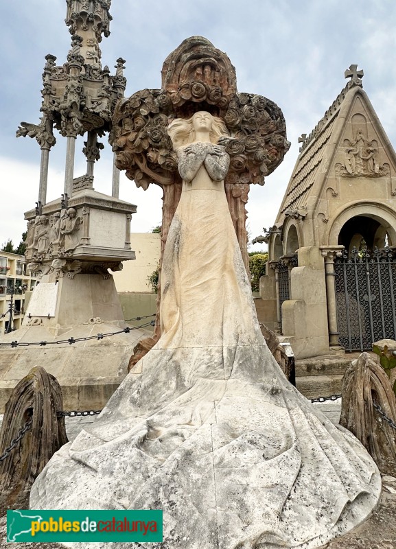 Lloret de Mar - Cementiri. Sepulcre Camps i Nonell (Foto: Albert Esteves, 2025) Lloret de Mar - Cementiri. Sepulcre Camps i Nonell