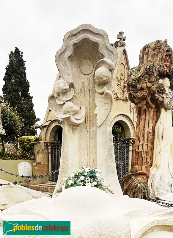 Lloret de Mar - Cementiri. Sepulcre Mataró i Vilallonga (Bonaventura Conill, c 1907)