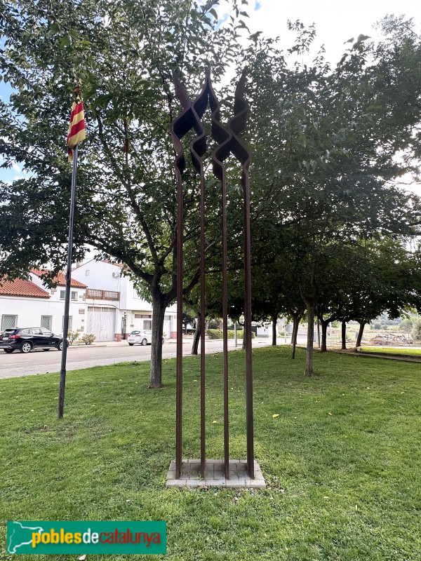 Lleida - Escultura <i>Senyera</i> (Raimat)
