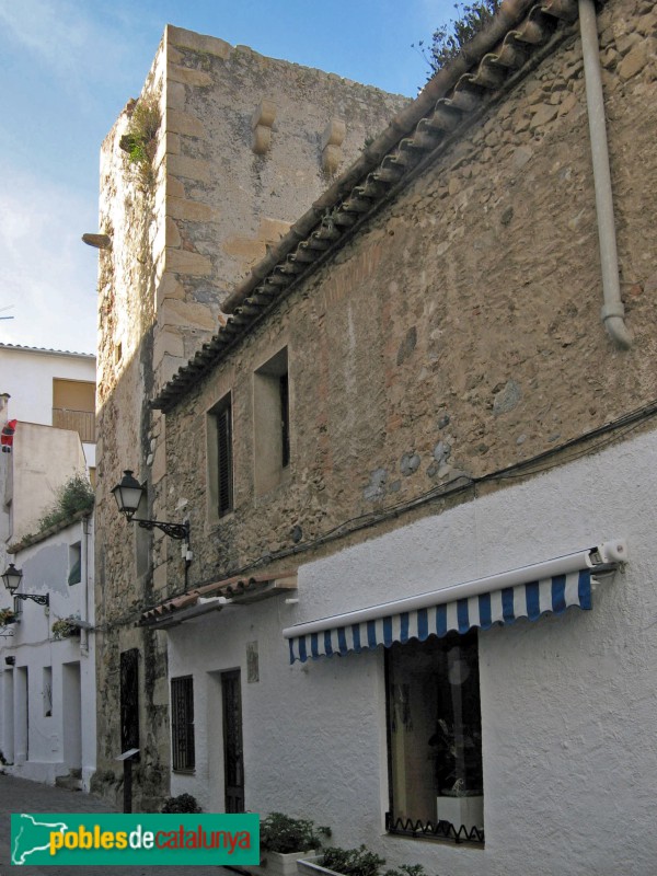 Tossa de Mar - Torre d'en Pere Ballell (Foto: Albert Esteves, 2011) Tossa de Mar - Torre d'en Pere Ballell