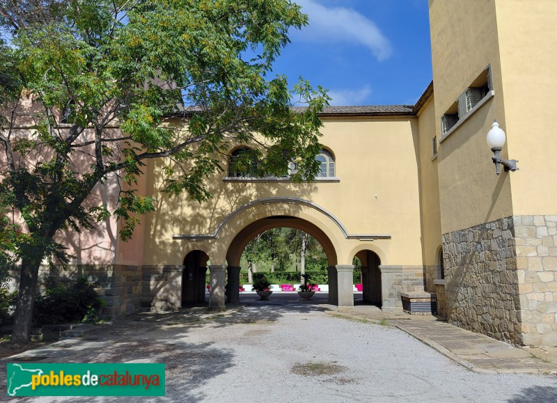 Santa Coloma de Gramenet - Recinte Torribera. Pavelló Marina (Edifici-pont)