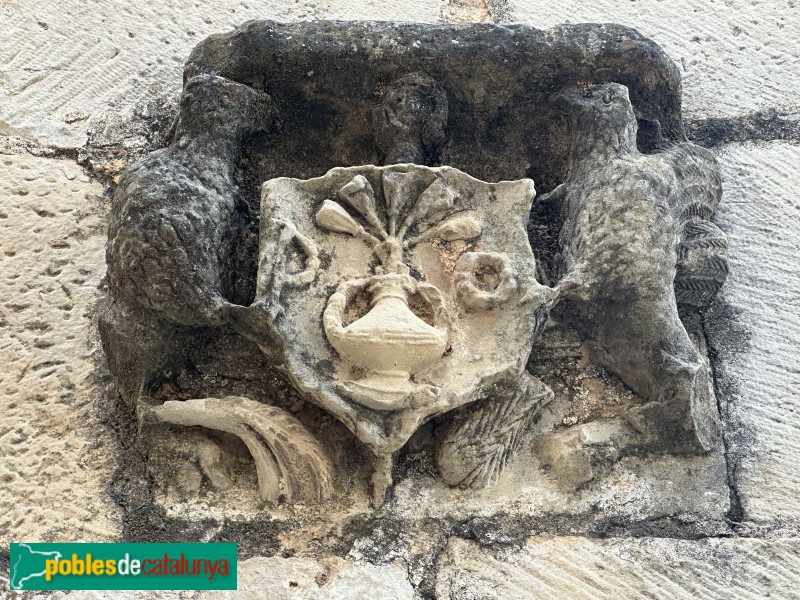 Monestir de Poblet - Porteria. Escut de l'abat Lerín (Foto: Albert Esteves, 2025) Monestir de Poblet - Porteria. Escut de l'abat Lerín