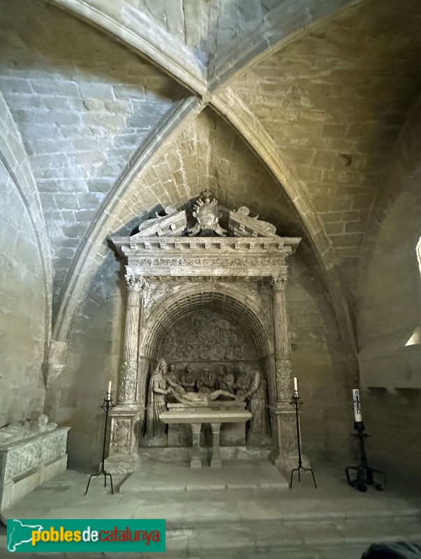Monestir de Poblet - Atri de l'església. Altar del Sant Sepulcre