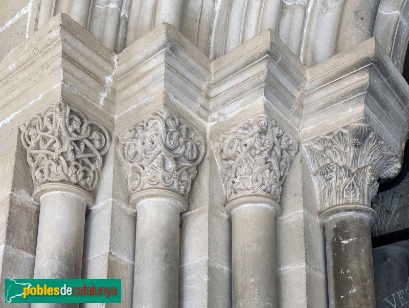 Monestir de Poblet - Capitells del claustre