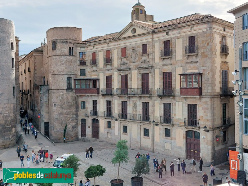 Barcelona - Palau del Bisbe.Façana de la Plaça Nova