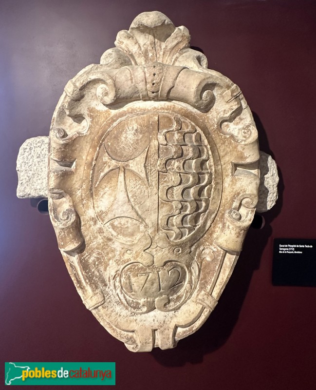 Montblanc - Museu de la Conca de Barberà. Escut de l'Hospital de Santa Tecla (Foto: Albert Esteves, 2025) Montblanc - Museu de la Conca de Barberà. Escut de l'Hospital de Santa Tecla