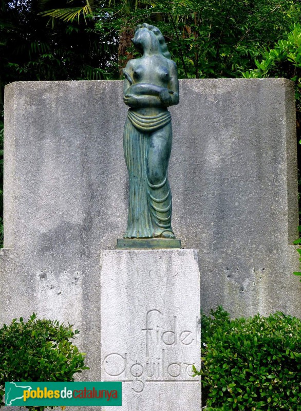 Girona - Escultura <i>La noia de la trena</i>