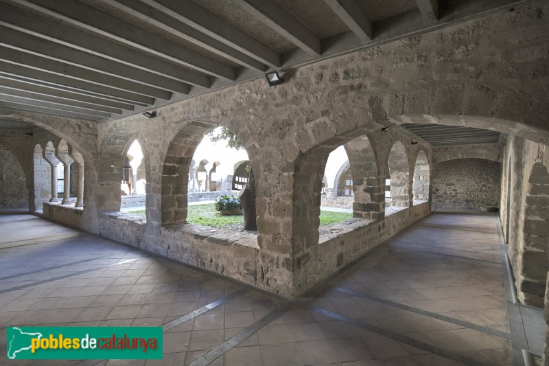 Cervià de Ter - Monestir de Santa Maria. Claustre