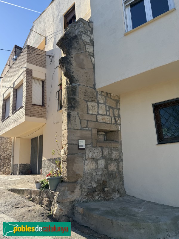 Maials - Muralla. Restes del portal de la Costa