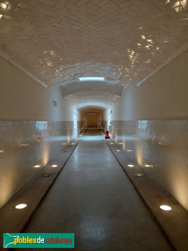 Barcelona - Hospital de la Santa Creu i Sant Pau. Túnels que comuniquen els diferents pavellons