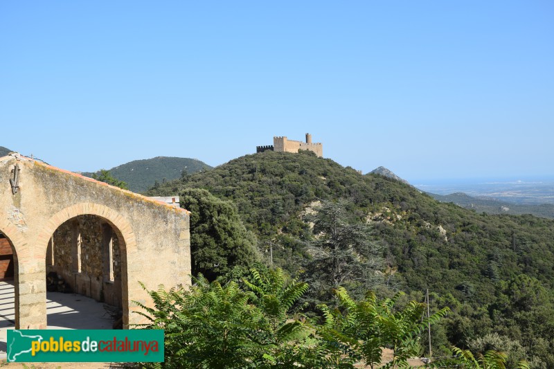 La Jonquera - El castell des del veïnat de Requesens (Foto: Geir Wold, 2026) La Jonquera - El castell des del veïnat de Requesens