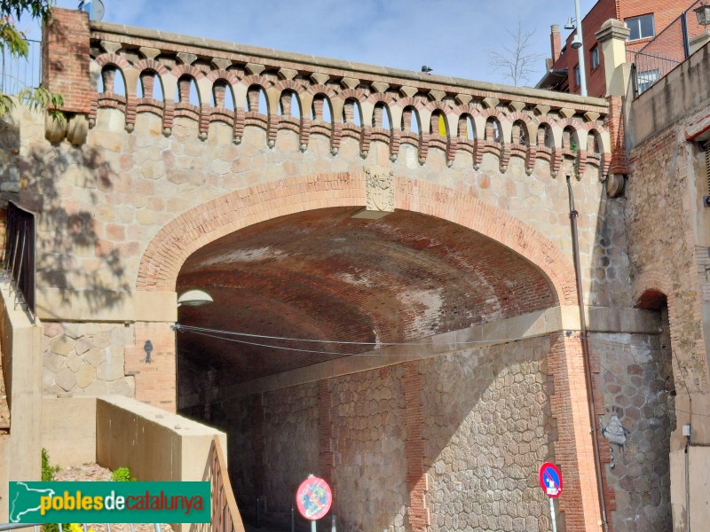 Barcelona - Pont de la plaça Mons