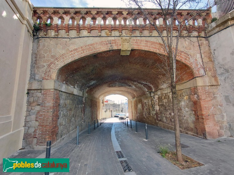 Barcelona - Pont de la plaça Mons
