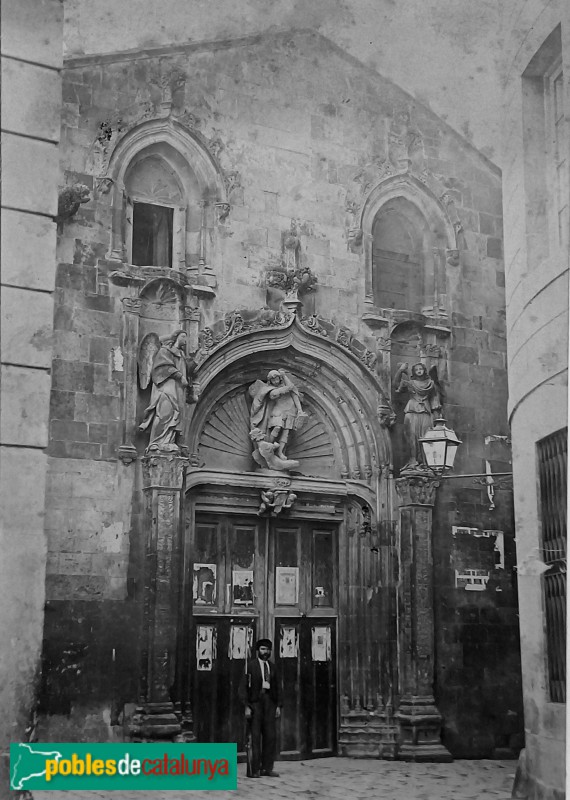 Església de Sant Miquel, destruïda (Foto: <i>Joan Martí, col. AFB</i>, 1868) Església de Sant Miquel, destruïda