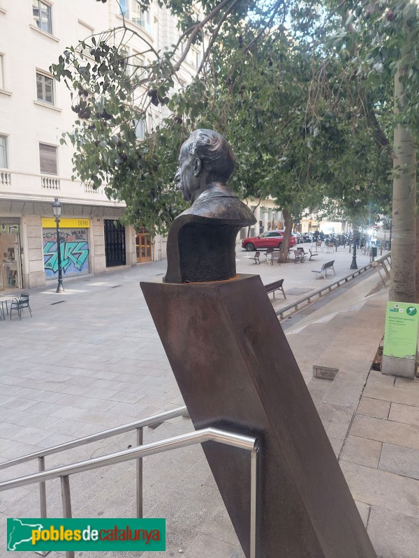 Barcelona - Bust de Narcís Oller