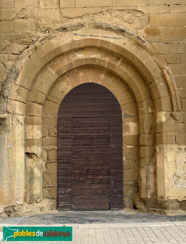 Almenar - Església de Santa Maria. Porta lateral