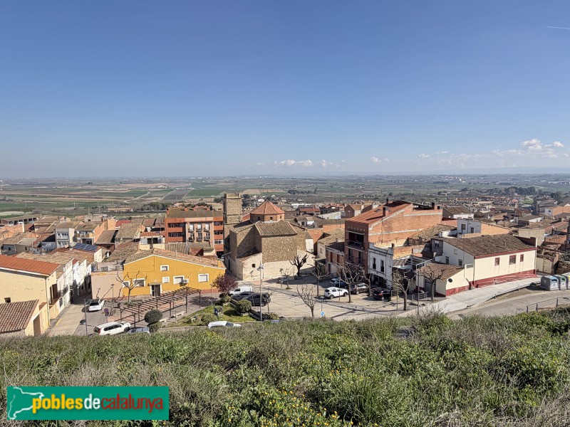 Alcoletge - Panoràmica d'Alcoletge amb l'església de Sant Miquel al centre
