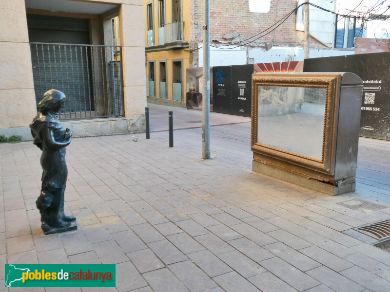 Sant Boi de Llobregat - Escultura <i>Noia del Colom</i>