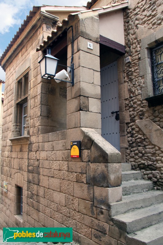 Barcelona - Poble Espanyol. Reproducció de Can Banús (Rupit) (Foto: Albert Esteves, 2016) Barcelona - Poble Espanyol. Reproducció de Can Banús (Rupit)