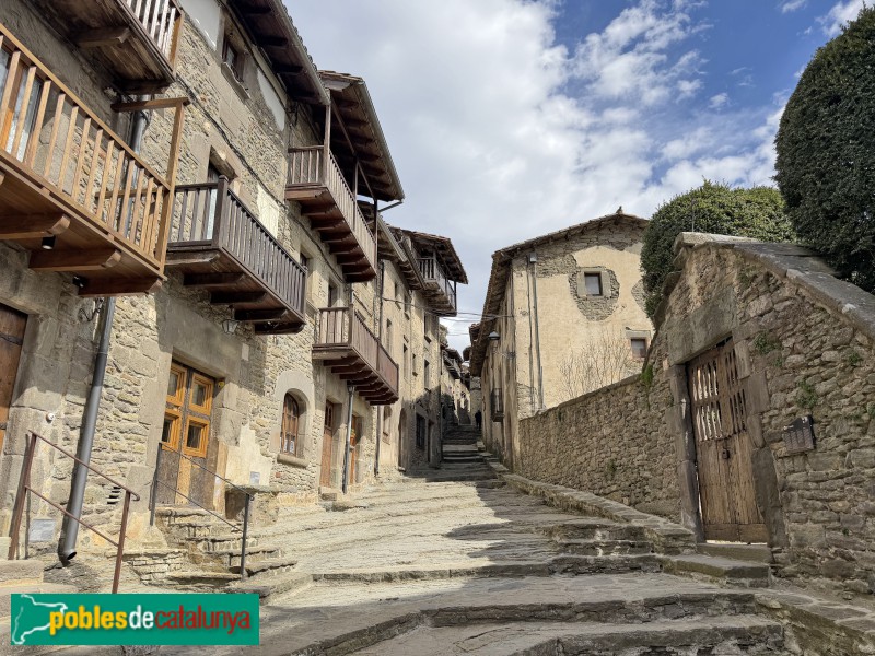 Rupit - Carrer del Fossar (Foto: Albert Esteves, 2026) Rupit - Carrer del Fossar