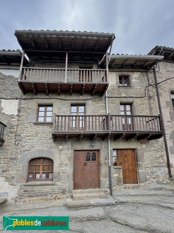 Rupit - Carrer del Fossar, 5-7 (Foto: Albert Esteves, 2026) Rupit - Carrer del Fossar, 5-7