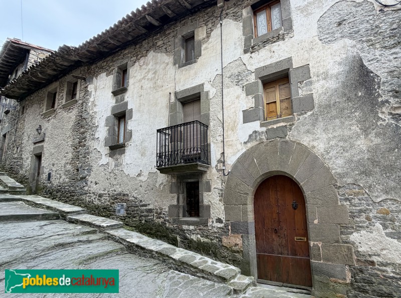 Rupit - Carrer del Fossar, 8 -Rectoria- (Foto: Albert Esteves, 2026) Rupit - Carrer del Fossar, 8 -Rectoria-