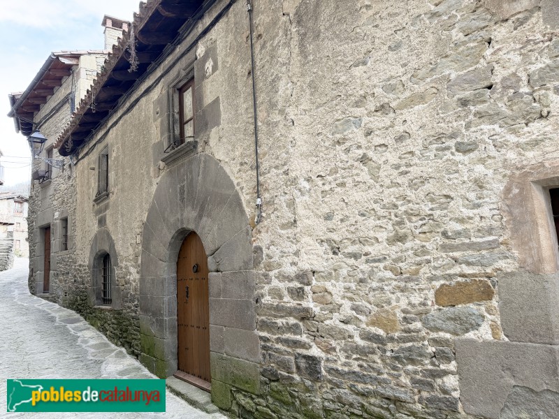 Rupit - Carrer del Fossar, 18 (Foto: Albert Esteves, 2026) Rupit - Carrer del Fossar, 18