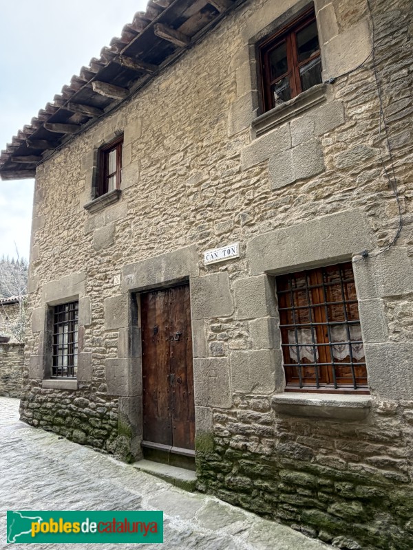 Rupit - Carrer del Fossar, 26 -Can Ton,1614- (Foto: Albert Esteves, 2026) Rupit - Carrer del Fossar, 26 -Can Ton,1614-