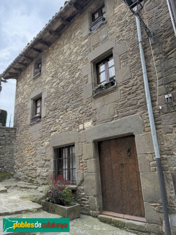 Rupit - Carrer del Fossar, 4 -Can Llorencic, 1658- (Foto: Albert Esteves, 2026) Rupit - Carrer del Fossar, 4 -Can Llorencic, 1658-