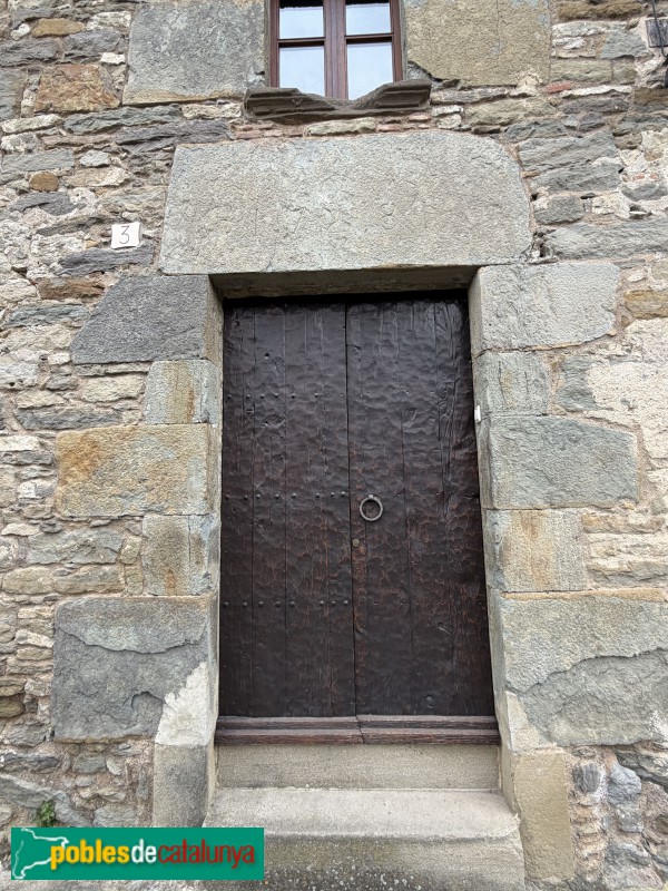 Rupit - Carrer del Coll del Castell (Foto: Albert Esteves, 2026) Rupit - Carrer del Coll del Castell