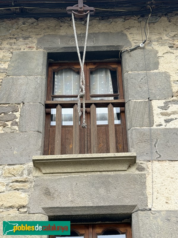 Rupit - Carrer del Coll del Castell (Foto: Albert Esteves, 2026) Rupit - Carrer del Coll del Castell