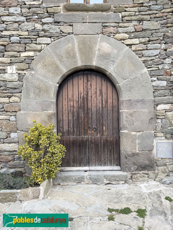Rupit - Carrer del Coll del Castell (Foto: Albert Esteves, 2026) Rupit - Carrer del Coll del Castell