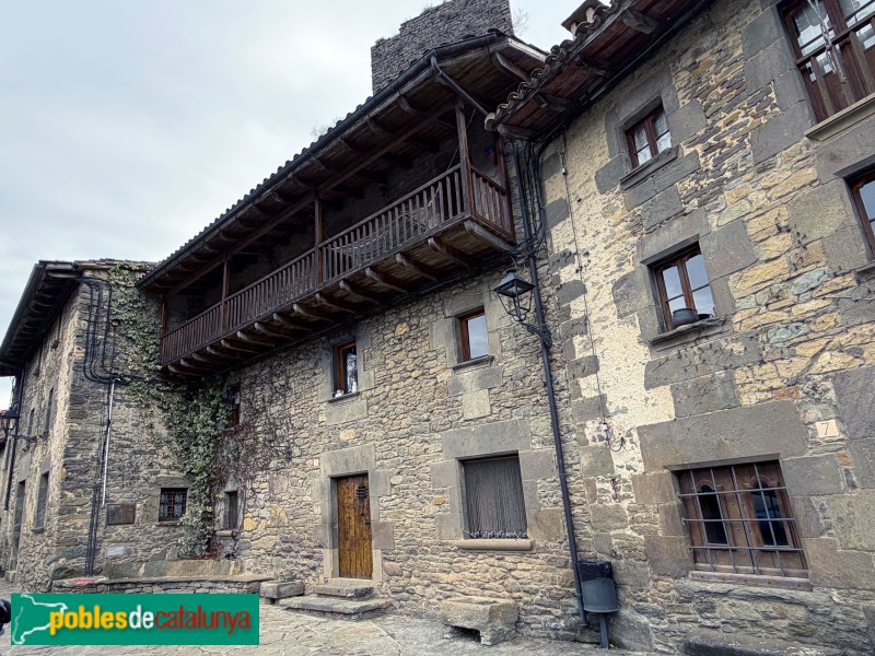 Rupit - Carrer del Coll del Castell (Foto: Albert Esteves, 2026) Rupit - Carrer del Coll del Castell