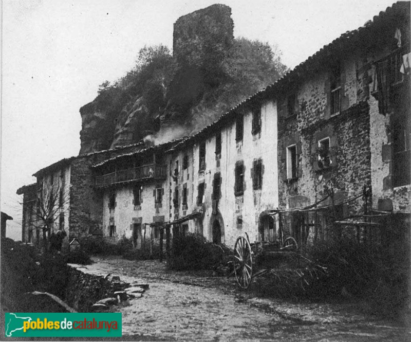 Rupit - Carrer del Coll del Castell (Foto: <i>Antoni Gallardo -Arxiu Centre Excursionista de Catalunya-</i>, 1927) Rupit - Carrer del Coll del Castell