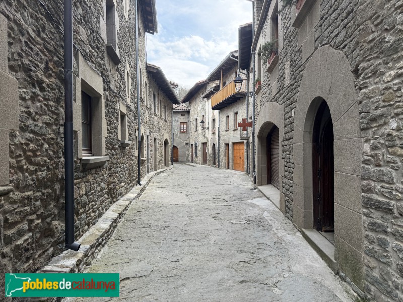 Rupit - Carrer del Palau (Foto: Albert Esteves, 2026) Rupit - Carrer del Palau
