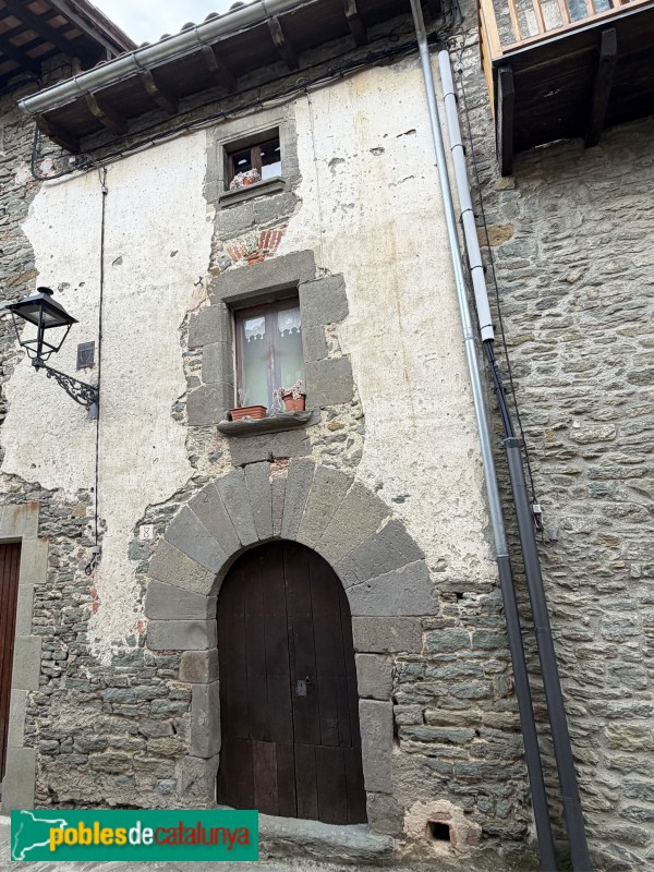 Rupit - Carrer del Palau, 8 (Foto: Albert Esteves, 2026) Rupit - Carrer del Palau, 8