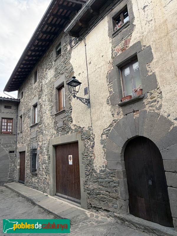 Rupit - Carrer del Palau, 10 (Foto: Albert Esteves, 2026) Rupit - Carrer del Palau, 10