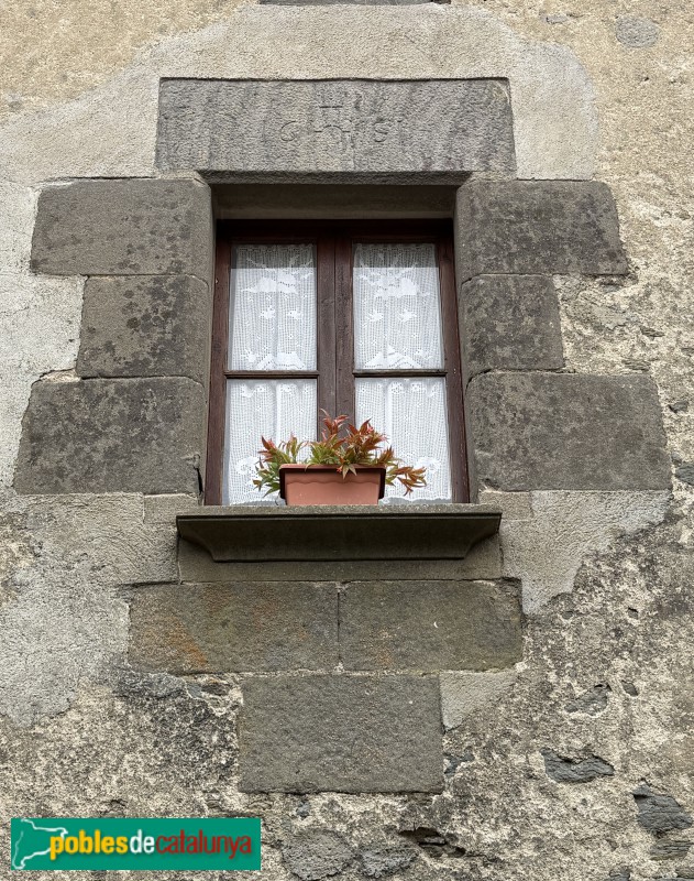 Rupit - Carrer de la Barbacana -Cal Pere Maco, 1651- (Foto: Albert Esteves, 2026) Rupit - Carrer de la Barbacana -Cal Pere Maco, 1651-