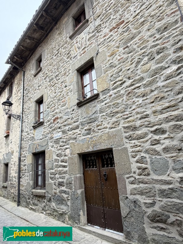 Rupit - Carrer de la Barbacana, 10 -Can Ve-t'ho aquí, 1664- (Foto: Albert Esteves, 2026) Rupit - Carrer de la Barbacana, 10 -Can Ve-t'ho aquí, 1664-