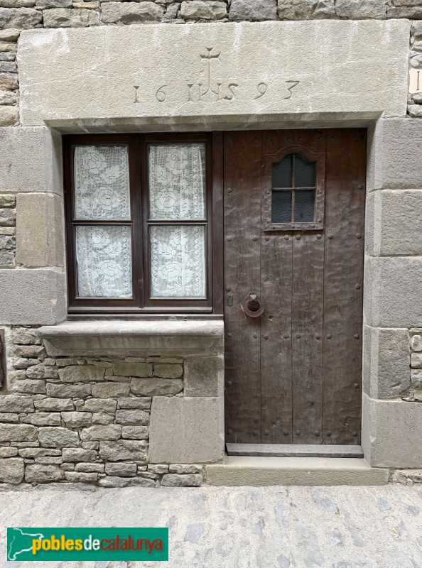 Rupit - Carrer de la Barbacana, 11 -Can Mussac, 1693- (Foto: Albert Esteves, 2026) Rupit - Carrer de la Barbacana, 11 -Can Mussac, 1693-