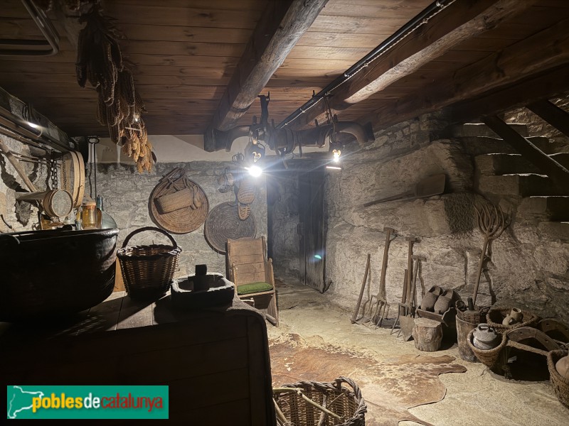 Rupit - Interior d'una baixos (Foto: Albert Esteves, 2026) Rupit - Interior d'una baixos