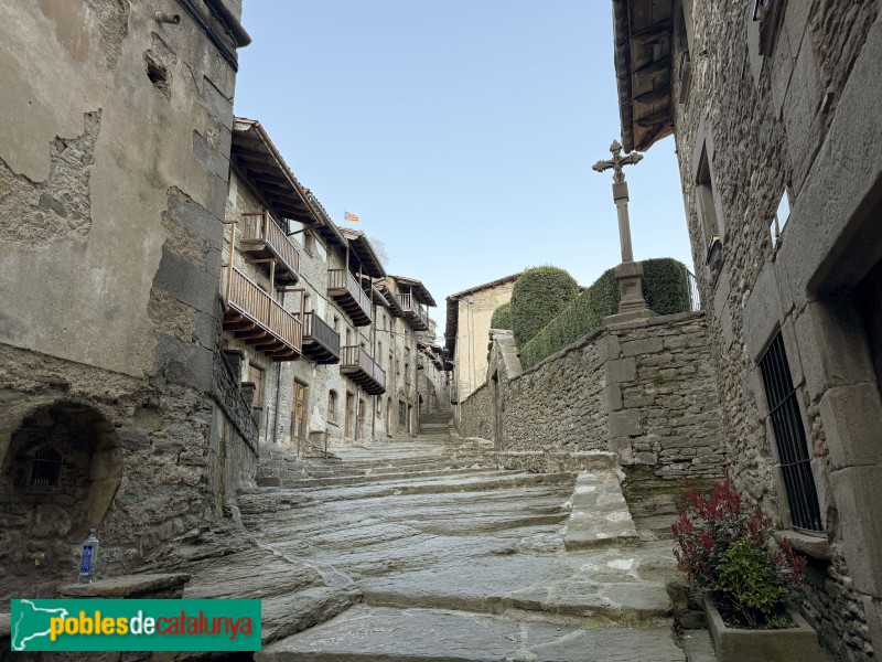 Rupit - Panoràmica general. Carrer del Fossar (Foto: Albert Esteves, 2026) Rupit - Panoràmica general. Carrer del Fossar