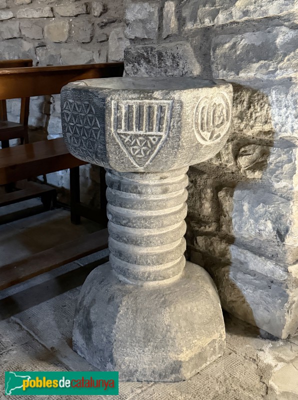 Tavertet - Església de Sant Cristòfol. Pica baptismal (Foto: Albert Esteves, 2026) Tavertet - Església de Sant Cristòfol. Pica baptismal