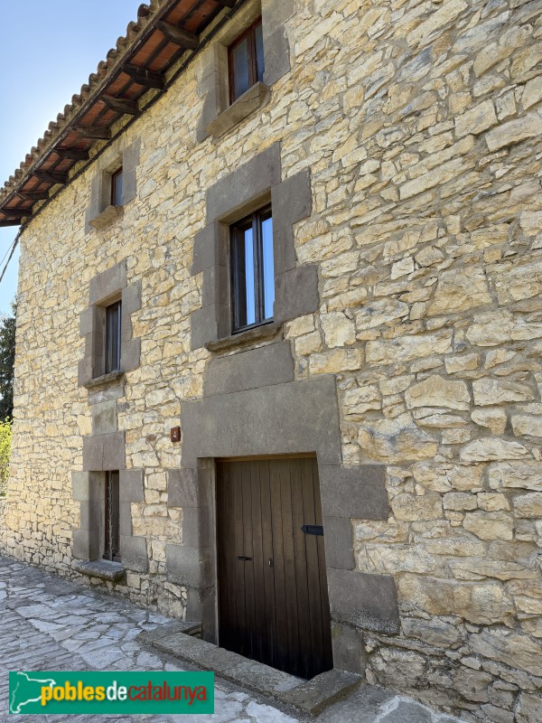 Tavertet - Carrer de Baix. Can Serra (Foto: Albert Esteves, 2026) Tavertet - Carrer de Baix. Can Serra
